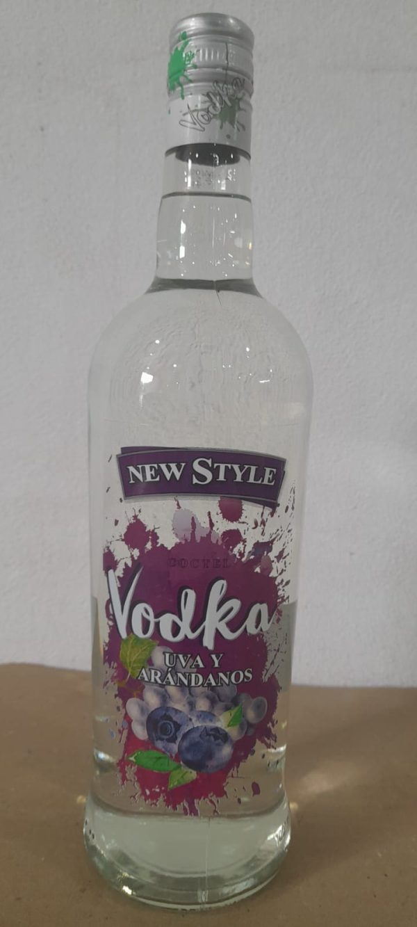 VODKA NEW STYLE Uva/Arándanos X 1lt.