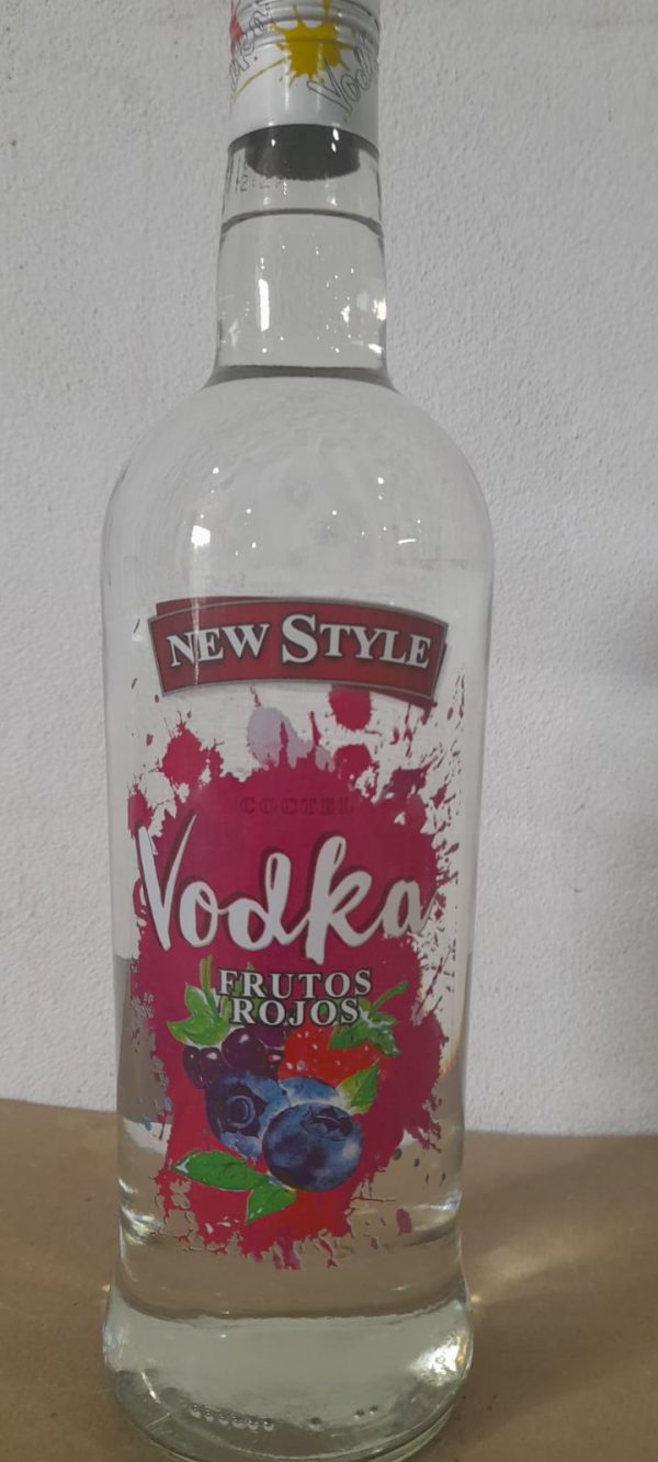 VODKA NEW STYLE Frutos Rojos X 1lt.